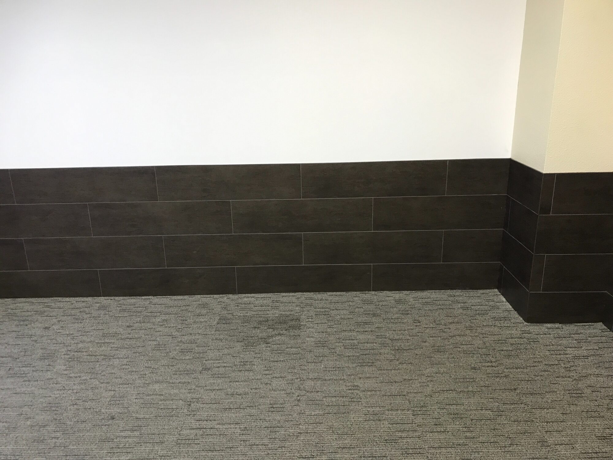 腰壁タイル張り